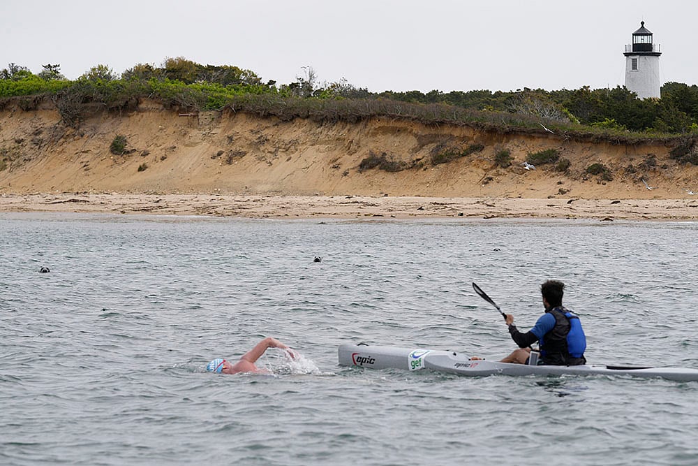 Swimmer Lewis Pugh circumnavigates Marthas Vineyard for sharks_4