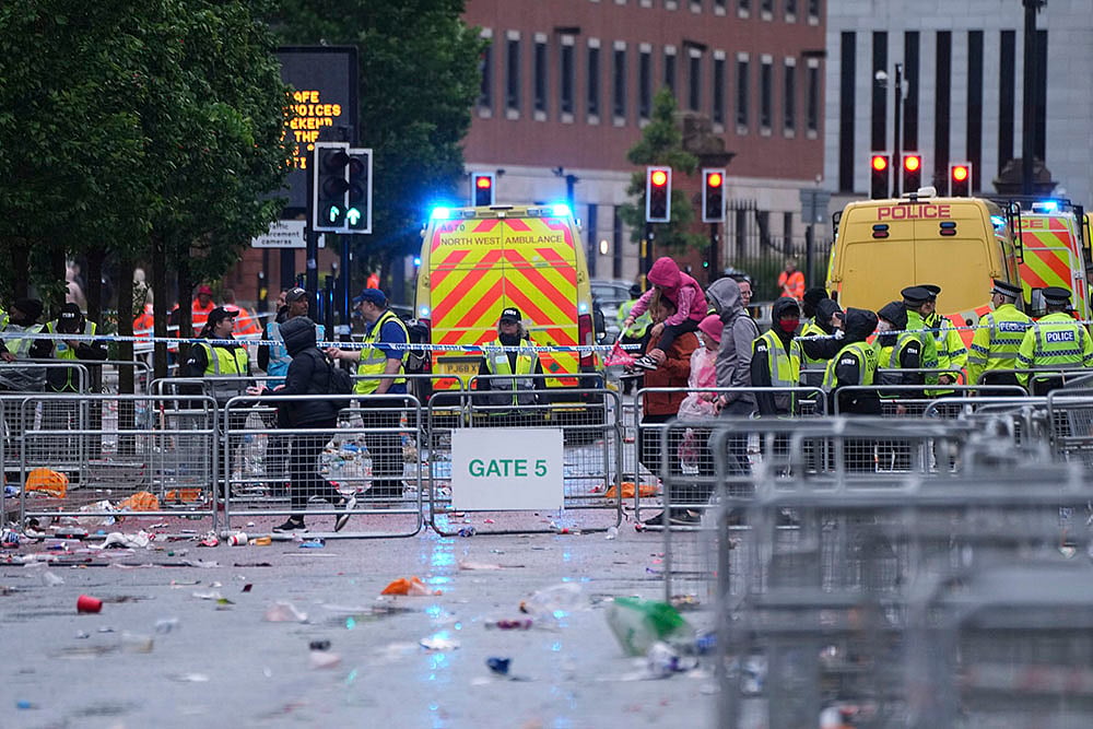 EPL soccer Liverpool FC Premier League victory parade incident photo 5