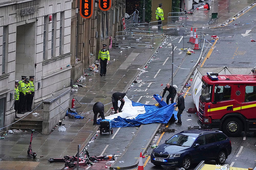 EPL soccer Liverpool FC Premier League victory parade incident photo 1