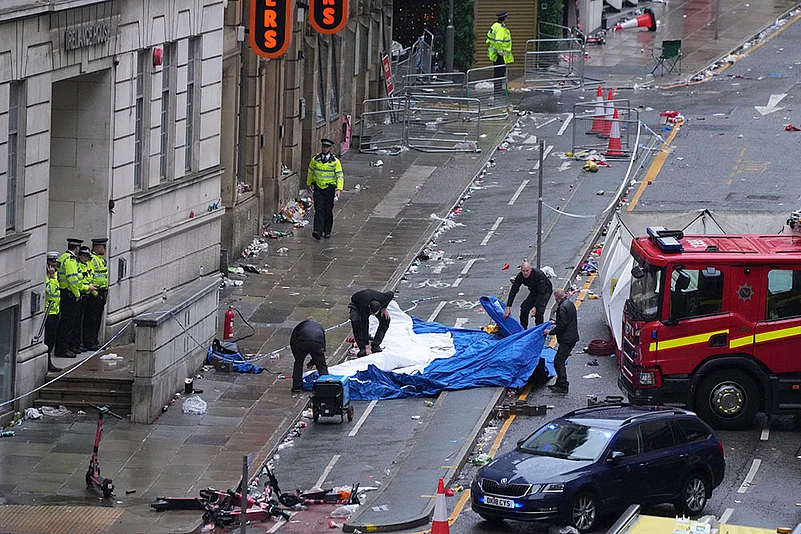EPL soccer Liverpool FC Premier League victory parade incident photo 1