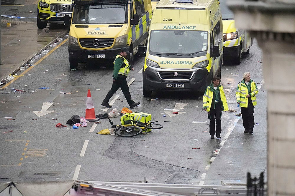 EPL soccer Liverpool FC Premier League victory parade incident photo 7