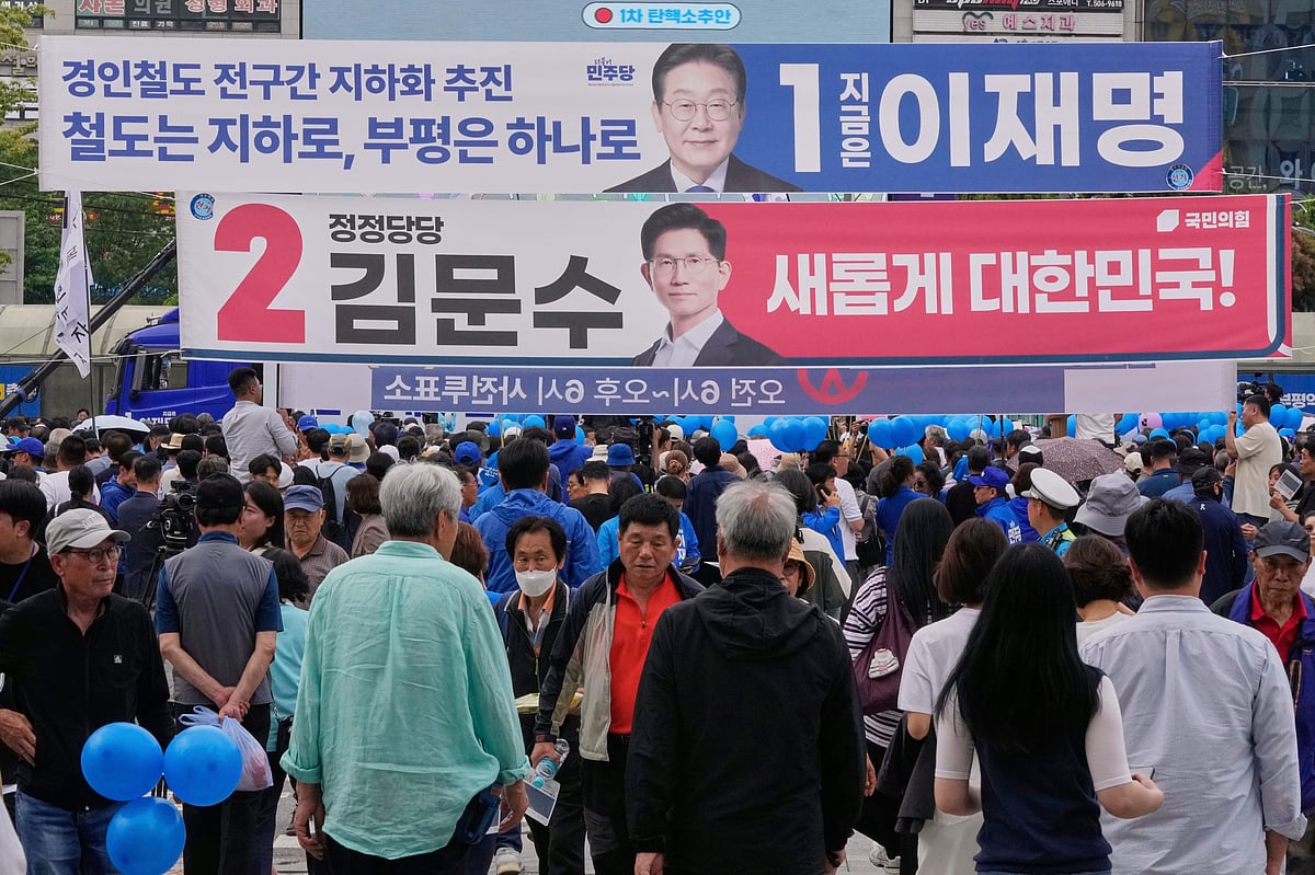 File photo : Banners featuring South Korea's Democratic Party's presidential election candidate Lee Jae-myung, top, and People Power Party's presidential candidate Kim Moon Soo hang at a street in Incheon, South Korea, Wednesday, May 21, 2025.