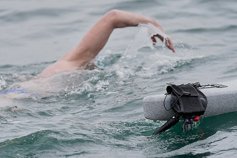 Swimmer Lewis Pugh circumnavigates Marthas Vineyard for sharks_5