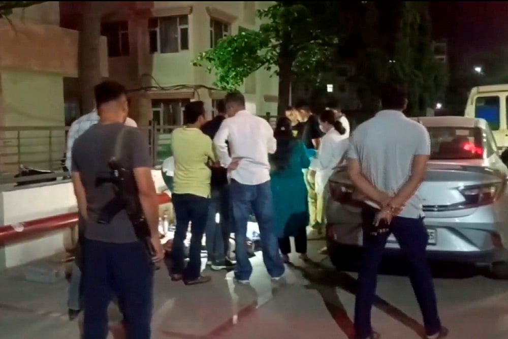 7 family members found dead in car