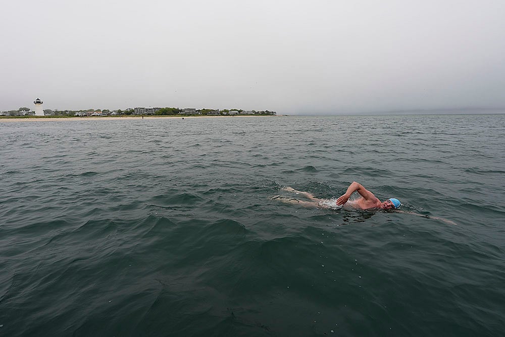 Swimmer Lewis Pugh circumnavigates Marthas Vineyard for sharks_6