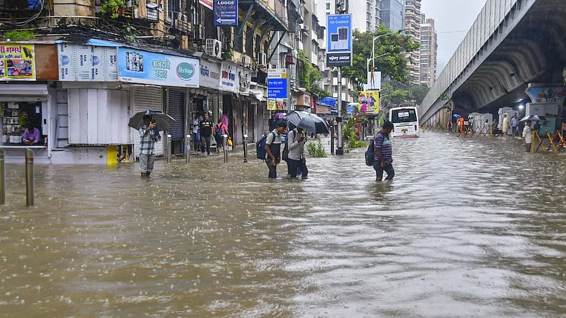 PTI : Heavy rain cripples Mumbai