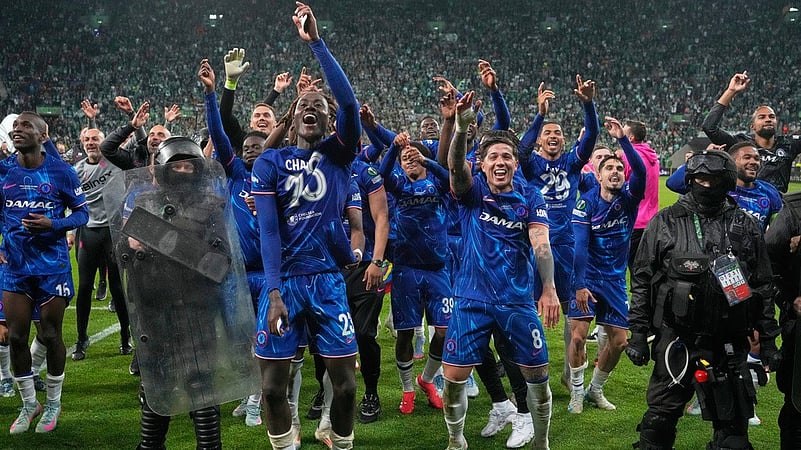 Real Betis vs Chelsea Conference League final blues celebrate