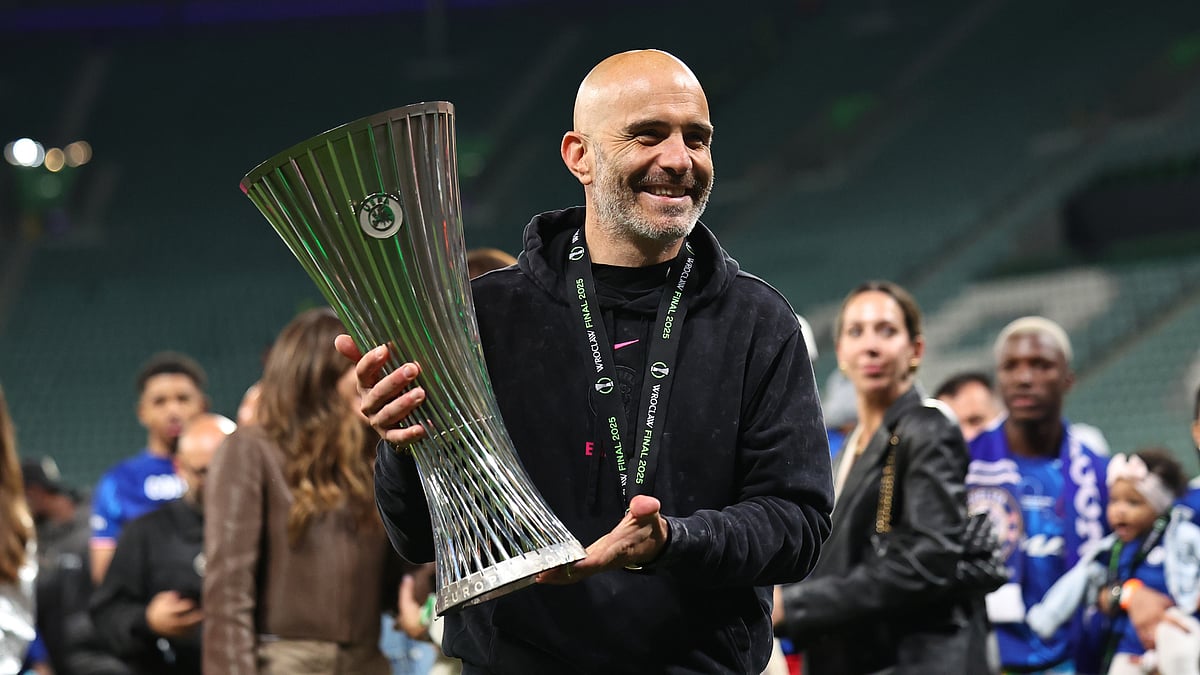 Enzo Maresca lifts the Conference League trophy