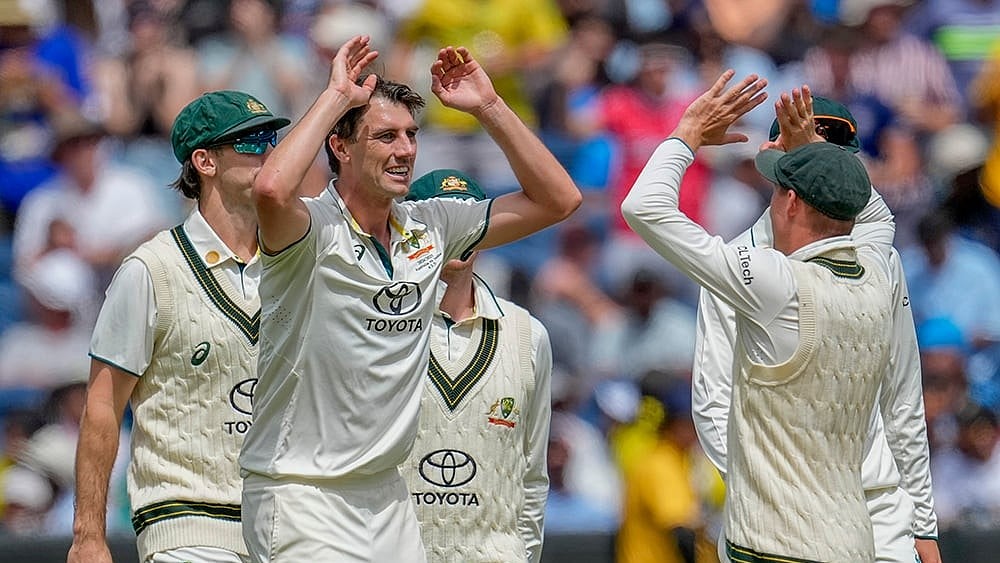 | Photo: AP/Asanka Brendon Ratnayake : Australia's captain Pat Cummins celebrates with his teammates