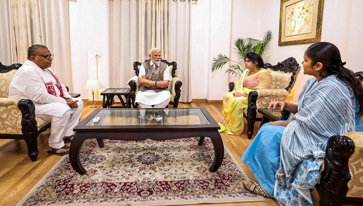 PTI : PM Modi meets Pahalgam victim's family