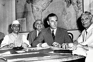 Photo: Getty Images : Roundtable Discussion:
Pandit Jawaharlal Nehru, Lord Mountbatten and Muhammad Ali Jinnah discuss the Partition
of India