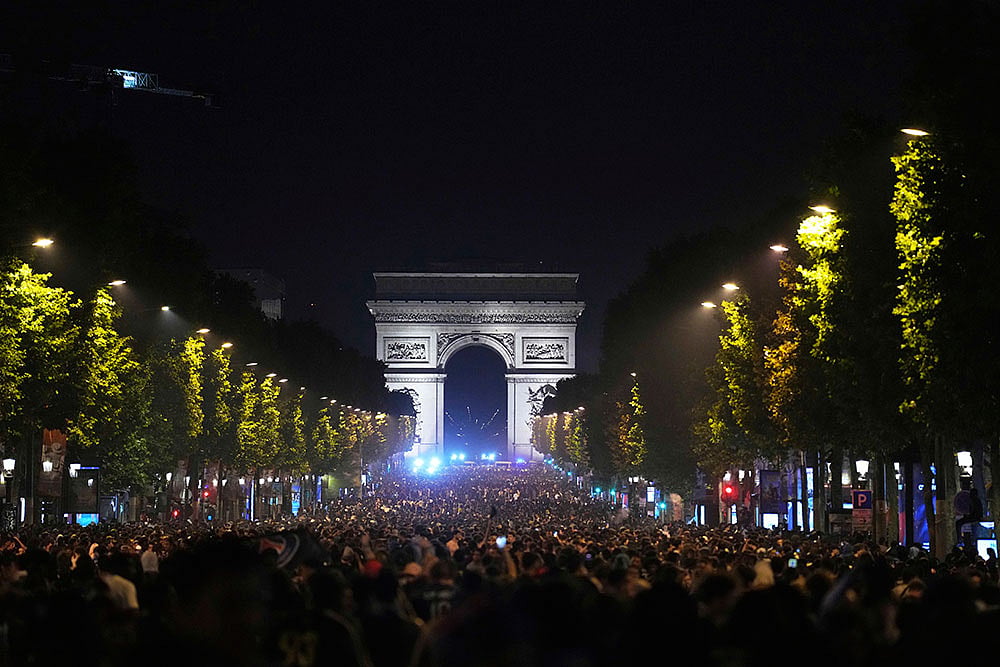 Paris chaos, PSG celebrations