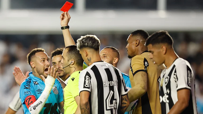 Neymar was sent off during Santos' defeat to Botafogo - null