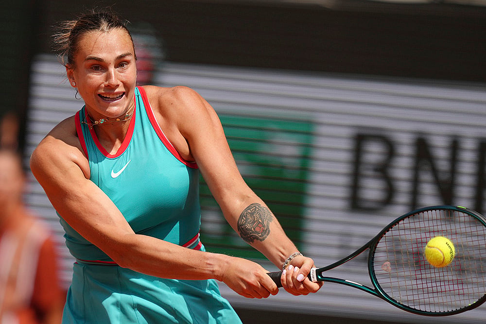 French Open Tennis 2025 quarterfinal Aryna Sabalenka vs Qinwen Zheng at Roland-Garros stadium_7