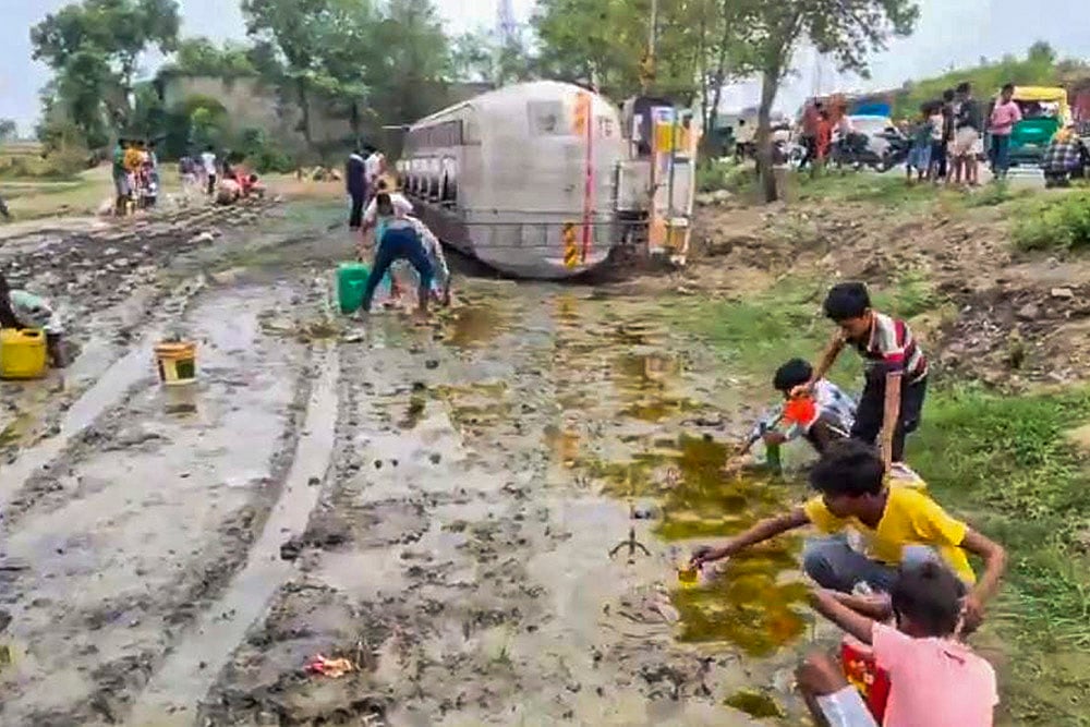 | Photo: PTI : Representational image: Gas Tanker Overturns In Khandala