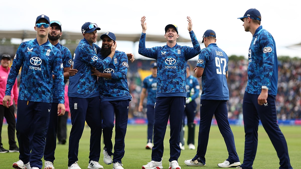 File : England celebrate their series whitewash of West Indies