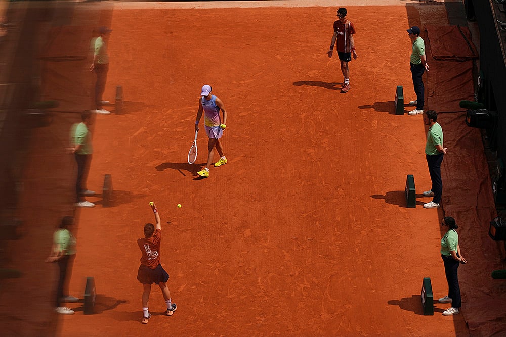 French Open 2025 Quarter-Finals Iga Swiatek vs Elina Svitolina at Roland-Garros stadium_7