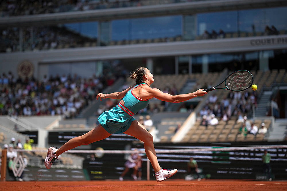 French Open Tennis 2025 quarterfinal Aryna Sabalenka vs Qinwen Zheng at Roland-Garros stadium_9