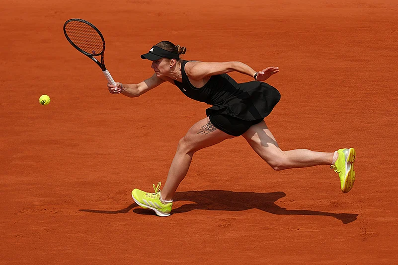 French Open 2025 Quarter-Finals Iga Swiatek vs Elina Svitolina at Roland-Garros stadium_5