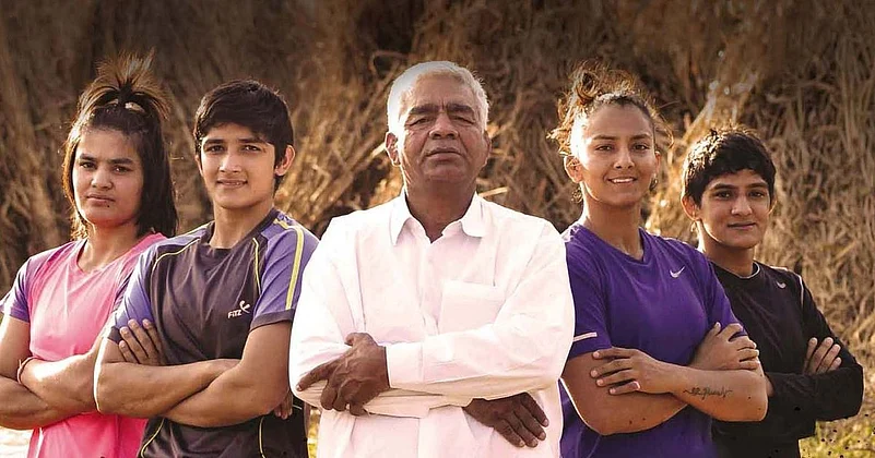 Mahavir Singh Phogat & His Daughters