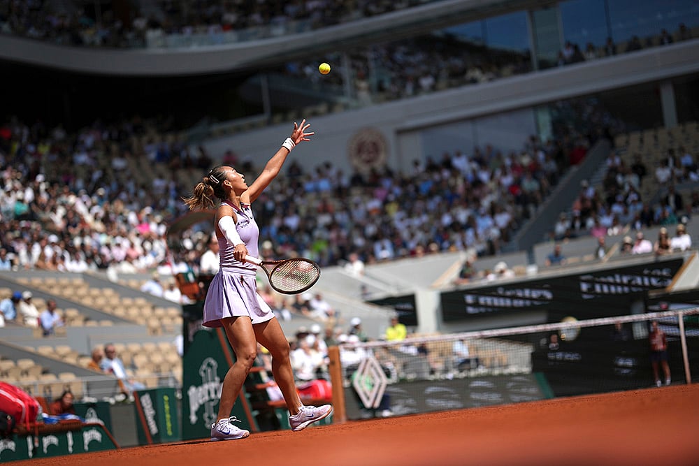 French Open Tennis 2025 quarterfinal Aryna Sabalenka vs Qinwen Zheng at Roland-Garros stadium_10