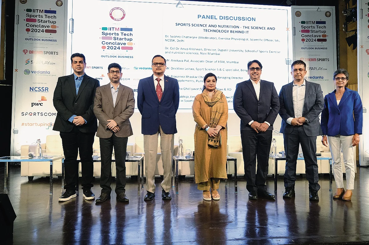 Mr. Raj Makhija, Entrepreneur ( Co-Founder/CEO Fitcart.com Smart Nutrition) Specialise in Sports Nutrition Supplementation; Mr. Amitava Pal, Associate Dean of IISM, Mumbai; Dr. Col Dr. Anup Krishnan, Director, D. Y. Patil University, School of Sports Exercise and nutrition sciences, Navi Mumbai; Dr. Subhra Chatterjee (Moderator), Exercise Physiologist, Scientific Officer, SAI, NCSSR, Delhi; Mr. Prasanna Bhaskar Choudhari, Managing Director, Nutra Supplements, Pune; Mr. Deckline Leitao, Sport Science S & C specialist, Bengaluru; Ms. Geetha Ghaliyavar, Sports Dietician & RD.