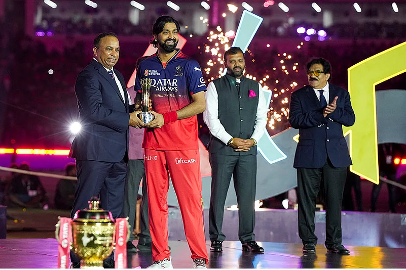 Player of the Match: Krunal Pandya (RCB)