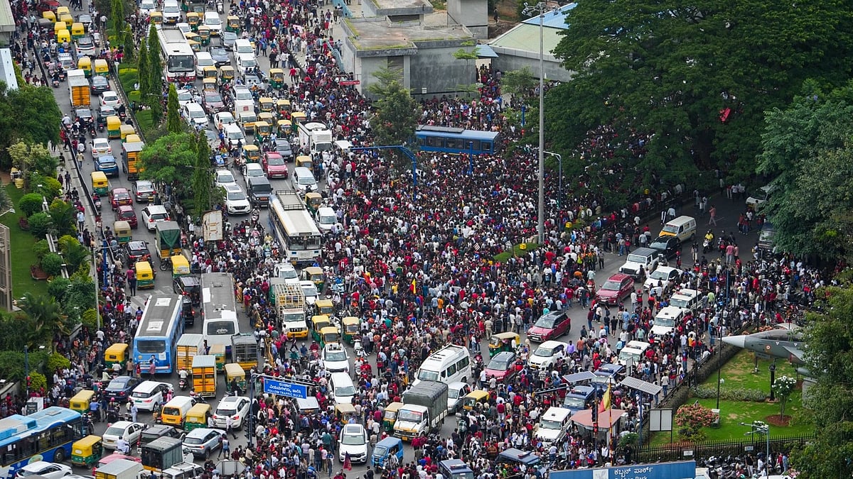 rcb-victory-parade-m chinnaswamy