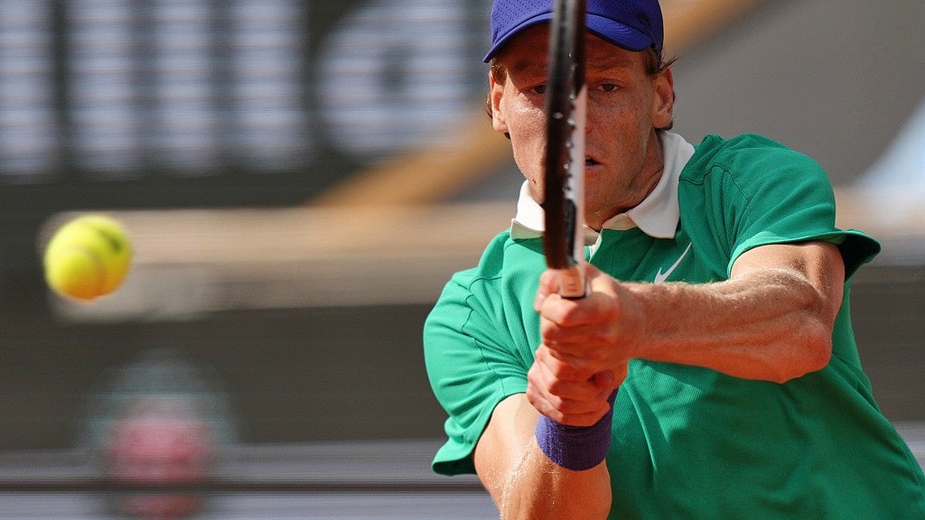 Italy's Jannik Sinner plays a shot against Kazakhstan's Alexander Bublik during their French Open quarter-final at the Roland-Garros stadium in Paris. - Photo: AP