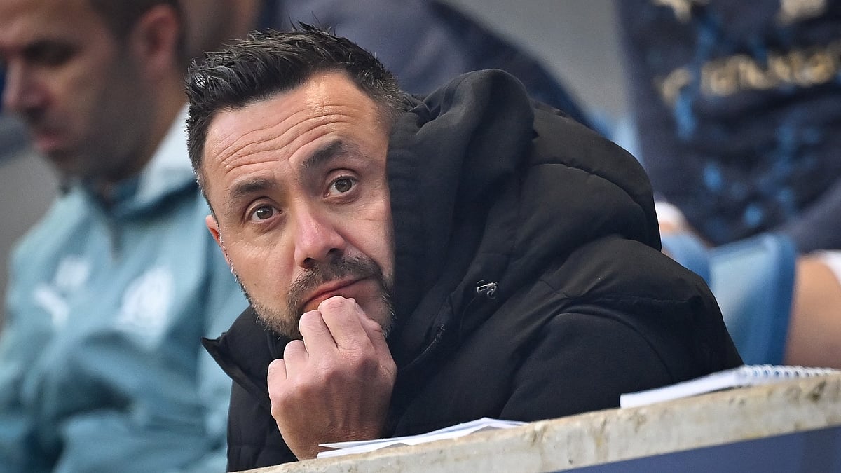 Roberto De Zerbi looks on during Marseille's match with Le Havre last month.