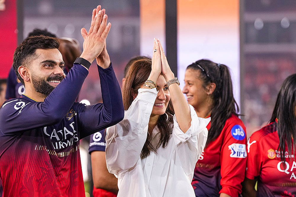 IPL 2025 Final RCB vs PBKS: RCB Victory Celebrations: Virat Kohli with actor Anushka Sharma 
