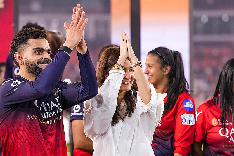 IPL 2025 Final RCB vs PBKS: RCB Victory Celebrations: Virat Kohli with actor Anushka Sharma
