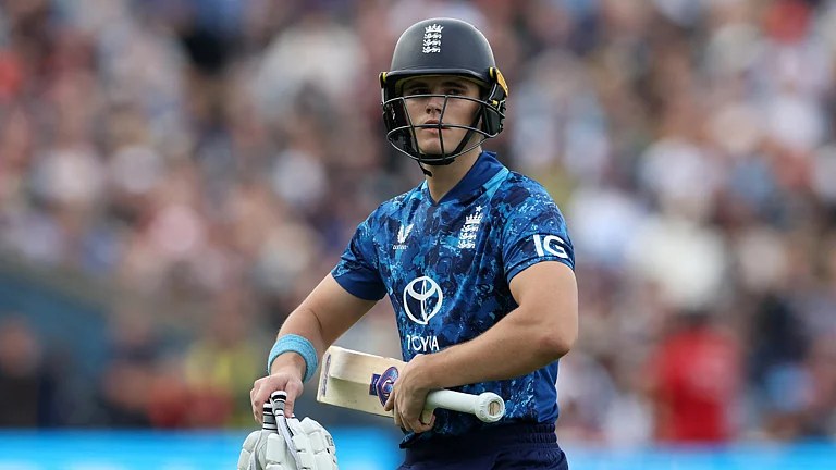 England's Jacob Bethell. - null