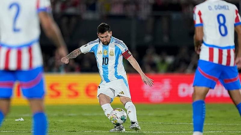 FIFA World Cup 2026 Qualifiers Paraguay vs Argentina soccer match photos_Lionel Messi