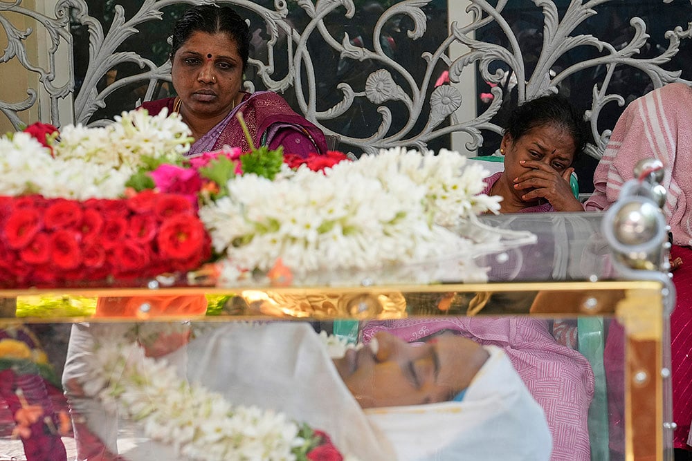 Relatives and friends pay tribute to a victim in Bengaluru