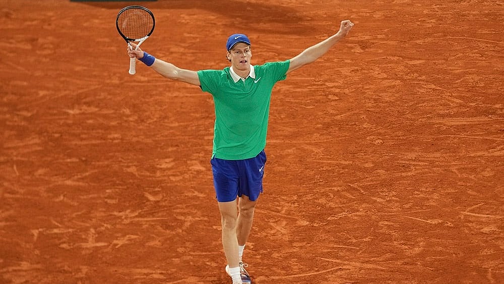 | Photo: AP/Aurelien Morissard : French Open 2025 Semi-Final:  Jannik Sinner vs Novak Djokovic