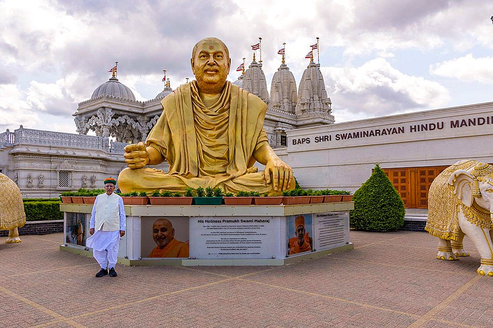 Arjun Ram Meghwal visits Swaminarayan temple in London