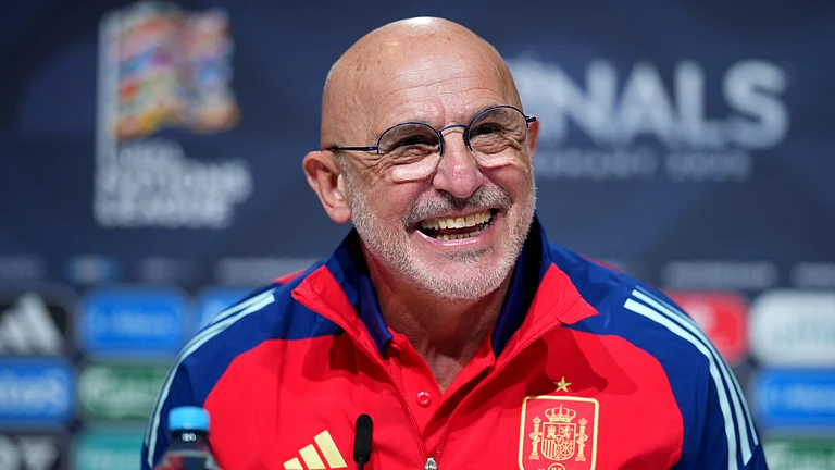 Spain head coach Luis de la Fuente - null