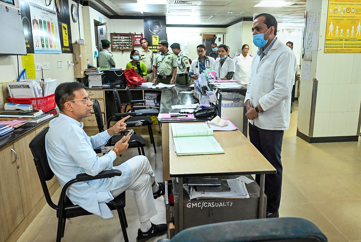 PTI : Vishwajit Rane visits state-run hospital