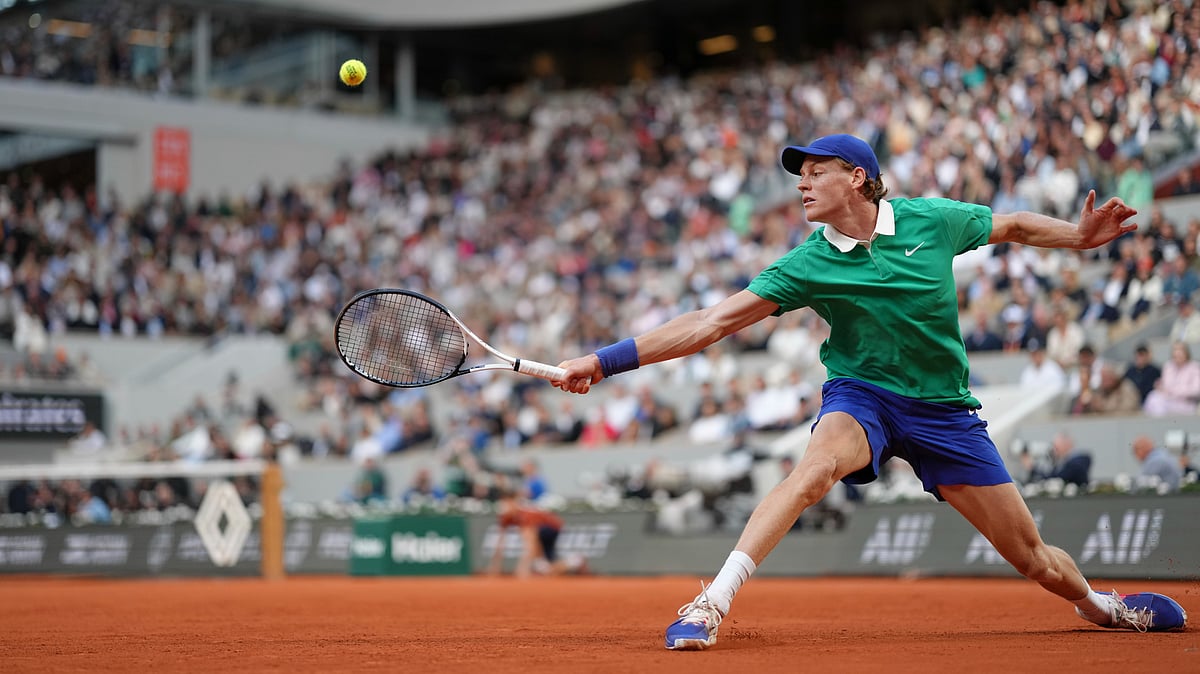 Italy's Jannik Sinner plays a shot against Serbia's Novak Djokovic during their semifinal match of the French Tennis Open at the Roland-Garros stadium in Paris, Friday, June 6, 2025.  - | Photo: AP/Aurelien Morissard