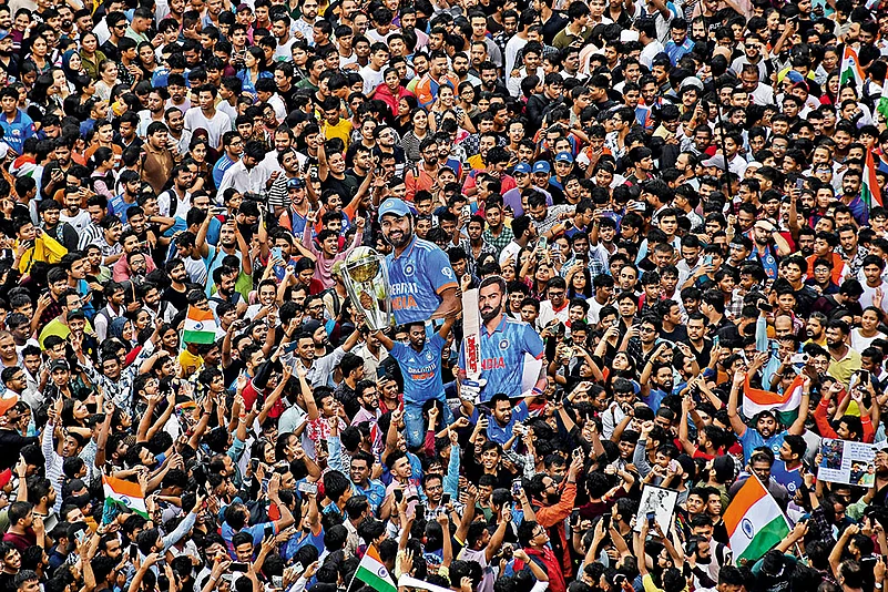 Crowd cheering for Virat Kohli and Rohit Sharma after India beat South Africa in the T20 World Cup