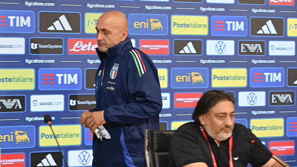 Luciano Spalletti walks out of a dramatic press conference - null