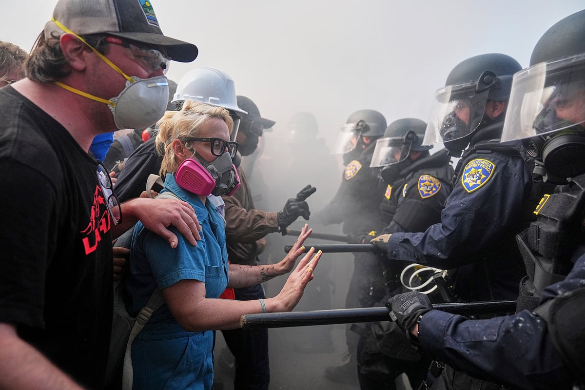 AP Photo/Jae C. Hong : Protesters confront police on the 101 Freeway near the Metropolitan Detention Center of downtown Los Angeles, Sunday, June 8, 2025, following last night's immigration raid protest. 