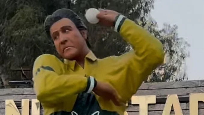Wasim Akrams newly unveiled statue