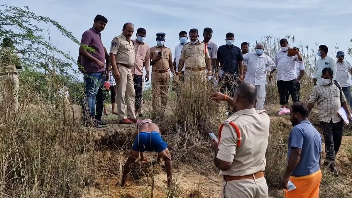 File | Outlook India : Forensic study of three skulls finds no assault injuries; cause of death undetermined as probe into alleged mass burials continues.y)