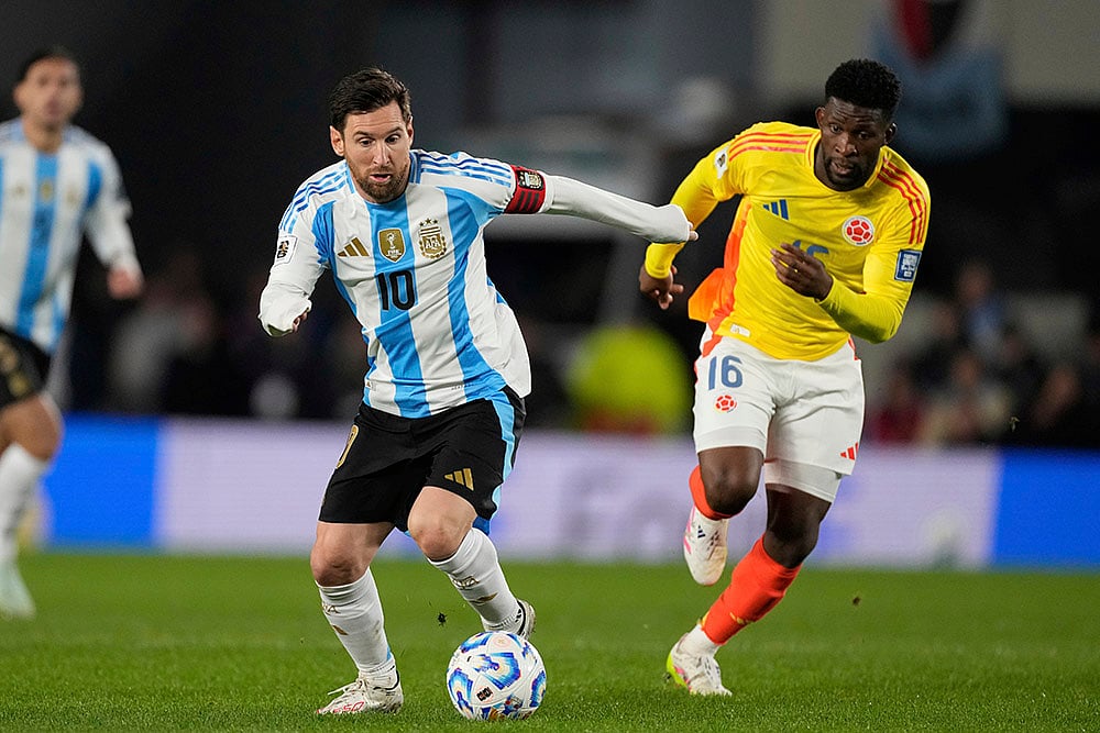 | Photo: AP/Gustavo Garello : World Cup 2026 CONMEBOL Qualifiers: Argentina vs Colombia 