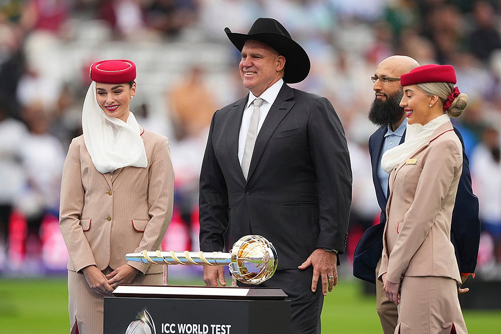 | Photo: AP/Kirsty Wigglesworth : Matthew Hayden Makes Bold ‘Walk Nude’ Bet On Joe Root In Ashes 2025-26