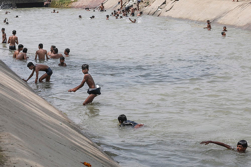 Delhi heatwave temperature; Mercury soars beyond 45 deg C in NCR