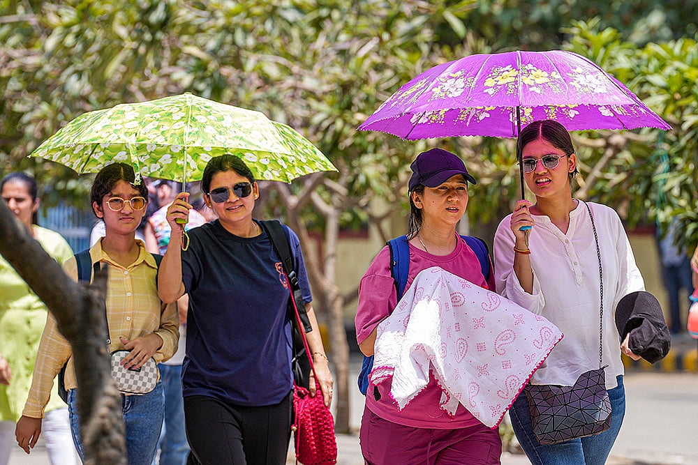 | Photo: PTI/Kamal Singh : Delhi Temperature