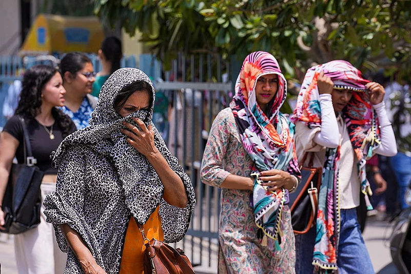 Delhi heatwave temperature; Mercury soars beyond 45 deg C in NCR